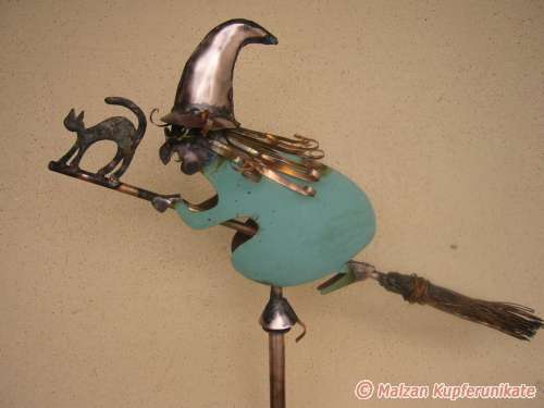 Hexe m. Spitzhut, hngend